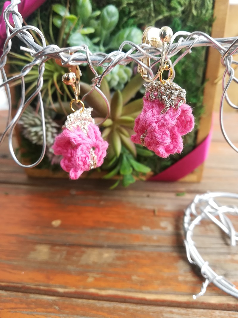 刺繍糸でかぎ針編み「シェル模様ブレードのイヤリング」の編み方