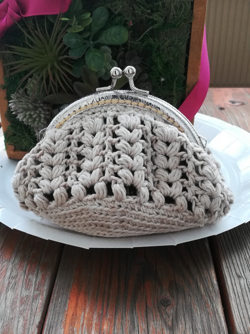 かぎ針編みで編む「玉編み模様のがま口財布」の作り方