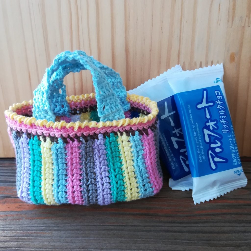 かぎ針編み「うね編みのミニバッグ」の編み方