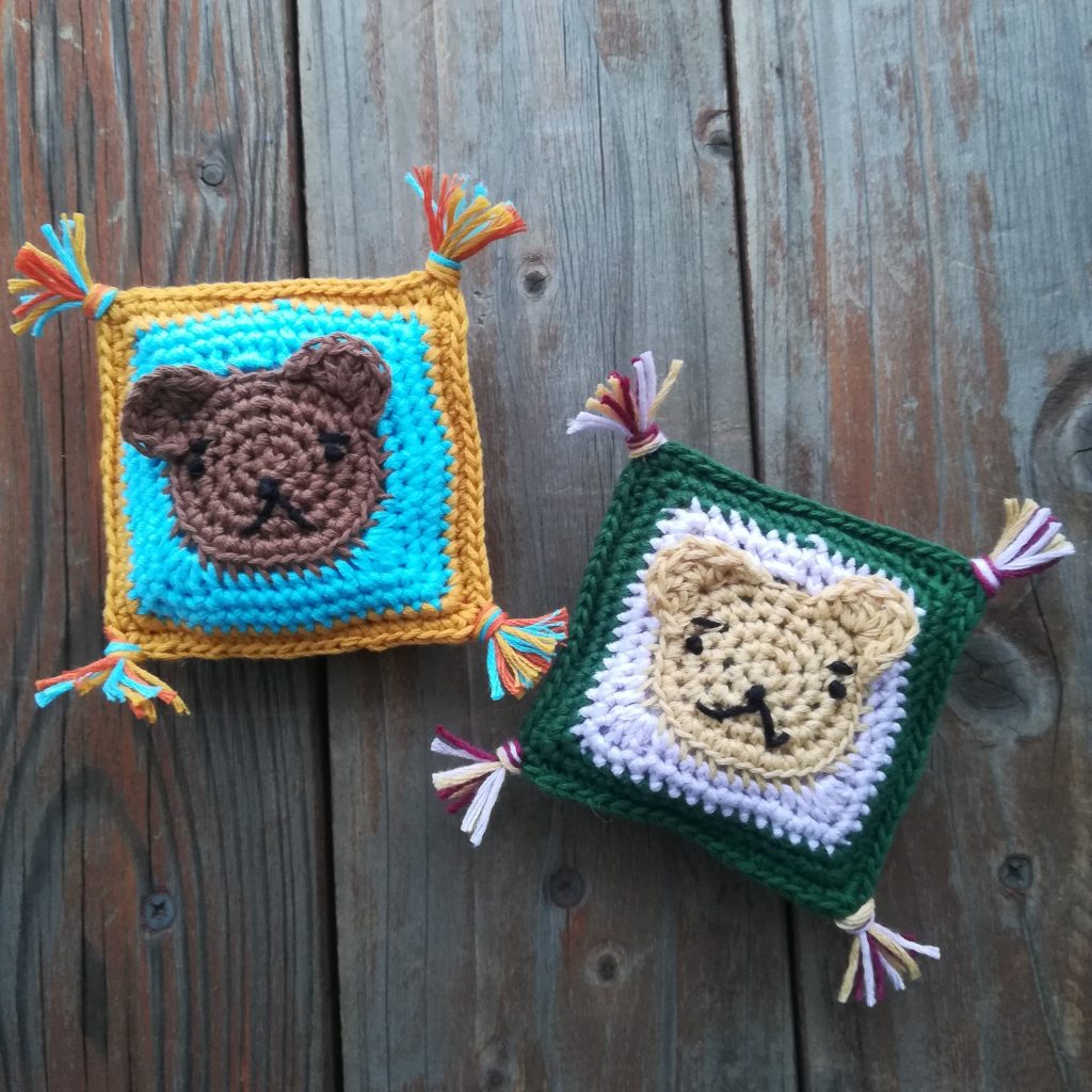 かぎ針編み「くまモチーフのミニクッション」編み図と編み方