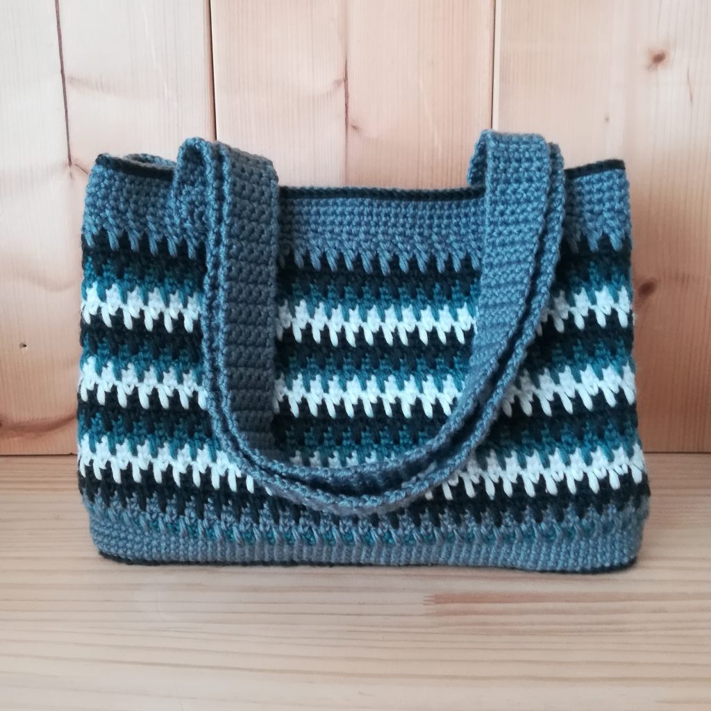 かぎ針編み「秋冬用のクラシカルなトートバッグ」の編み図と編み方