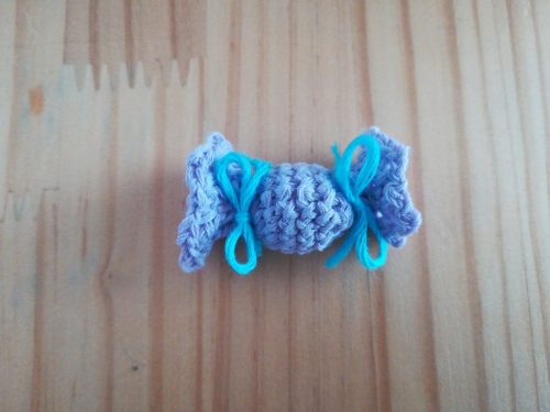 刺しゅう糸でかぎ針編み「キャンディのあみぐるみ」編み図と編み方 